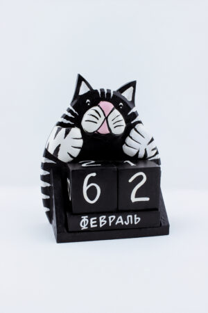 КАЛЕНДАРЬ КОТИК РОЗОВЫЙ НОС + ПОДСТАВКА ПОД РУЧКУ 17СМ